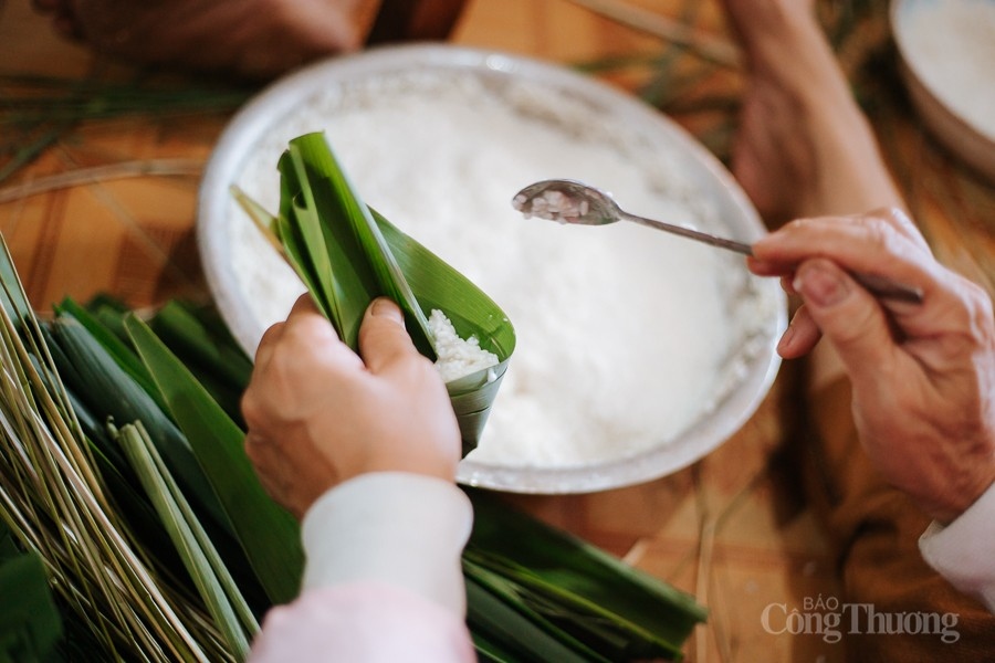 quang nam residents busy making cakes ahead of doan ngo festival picture 5