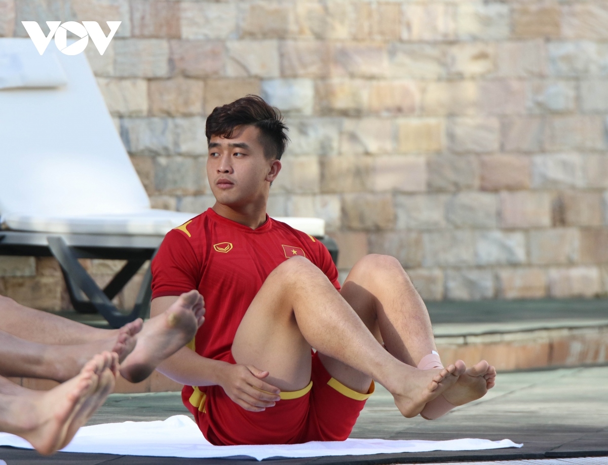 vietnamese players join recovery session after thailand clash picture 5