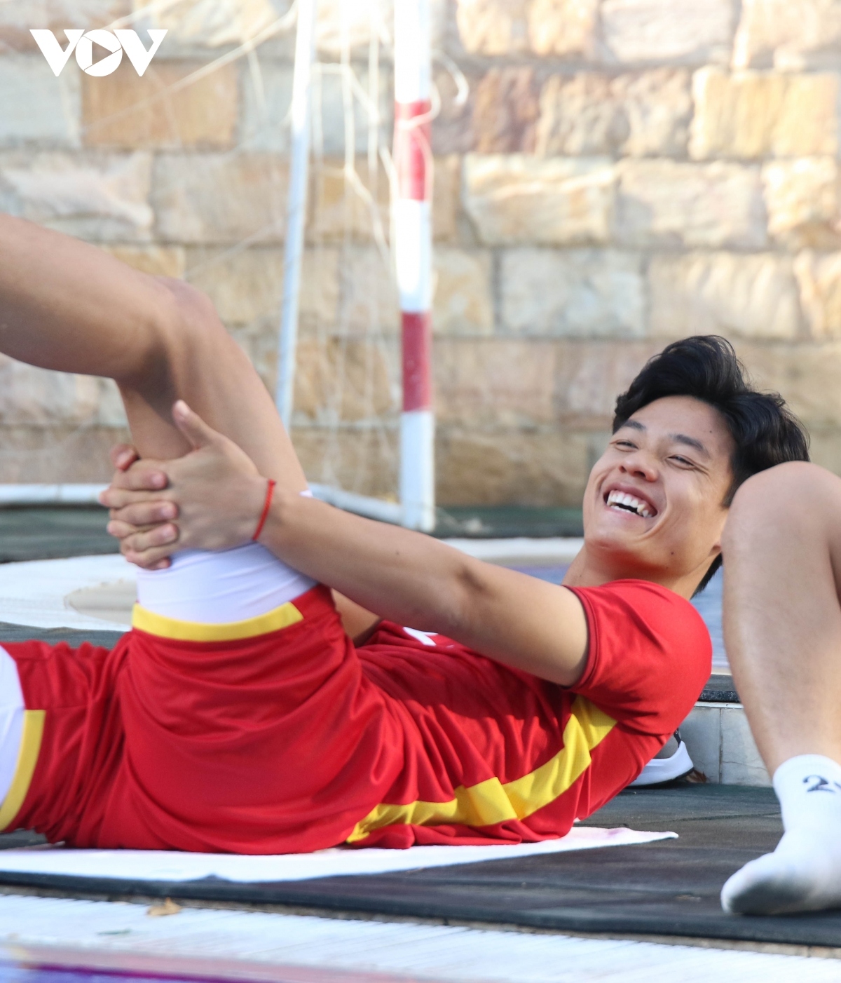 vietnamese players join recovery session after thailand clash picture 7