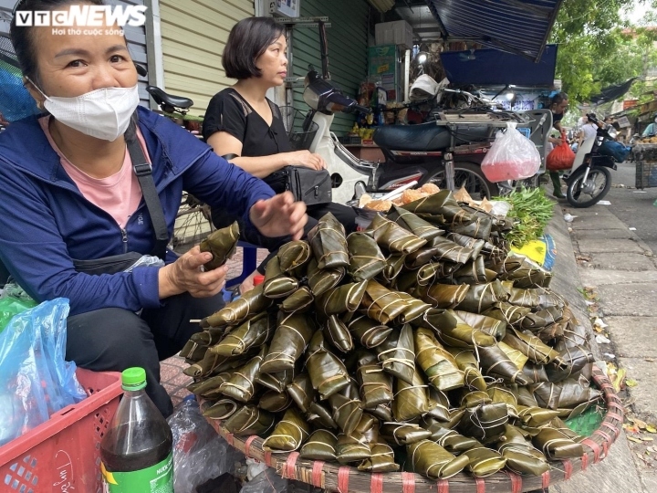 hanoi market bustling ahead of doan ngo festival picture 10