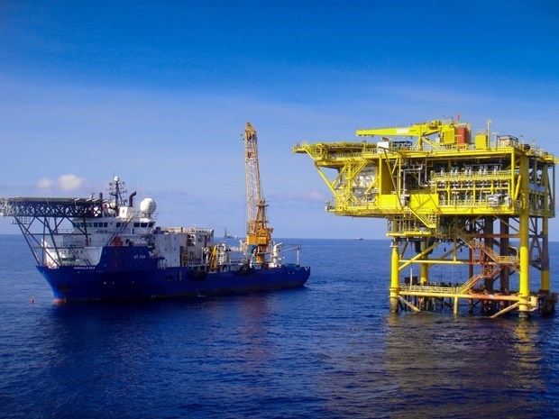 petrovietnam surpasses oil exploitation plan by 22 in january-may picture 1