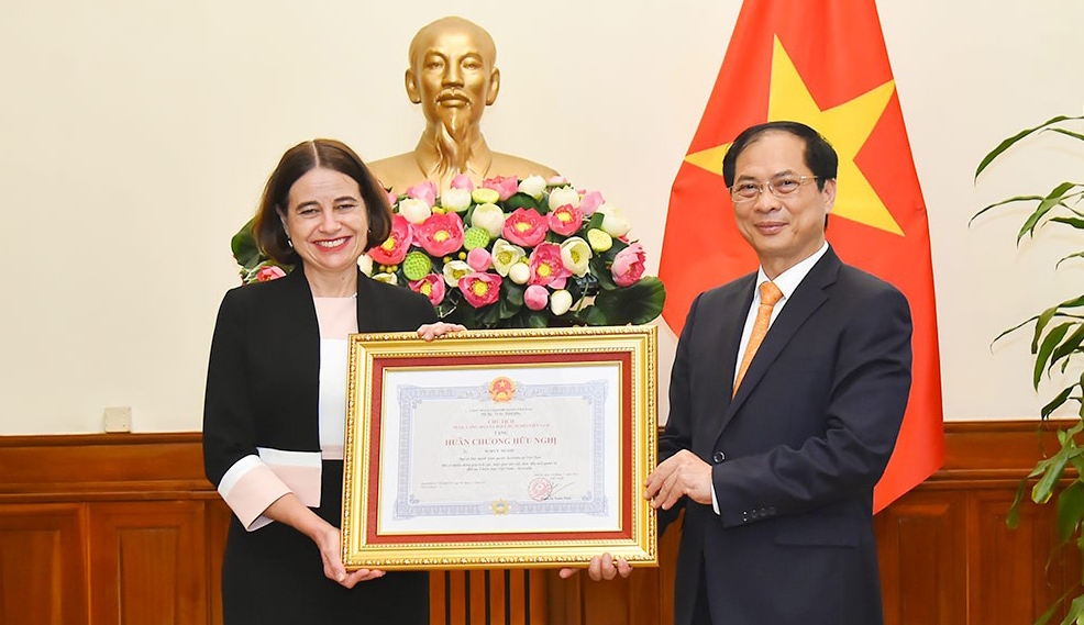 australian ambassador awarded vietnam friendship order picture 1