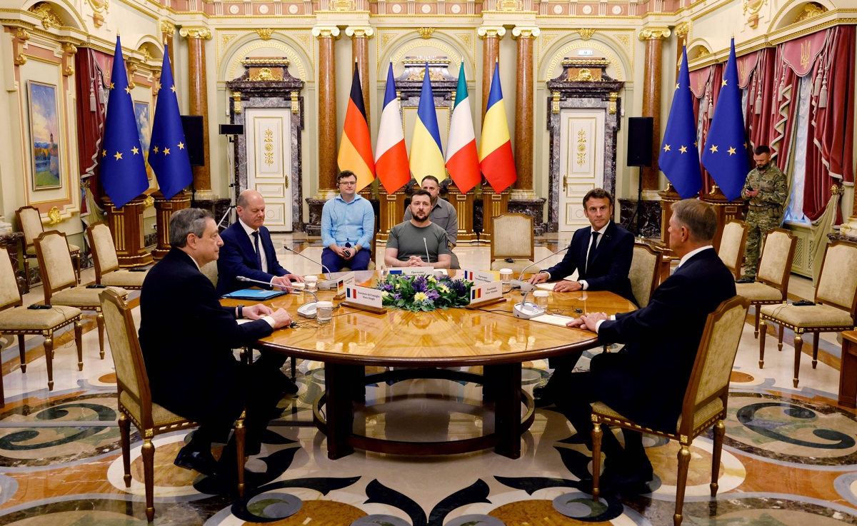 Hình ảnh lãnh đạo châu Âu gặp ông Zelensky lần đầu tiên