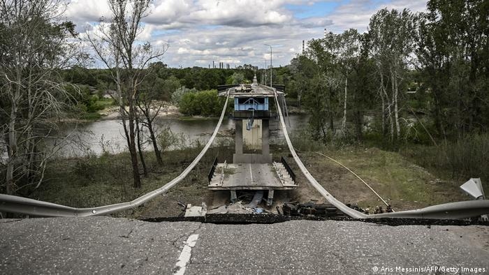 ukraine co the phai rut quan khoi severodonetsk - thanh tri cuoi cung o lugansk hinh anh 1