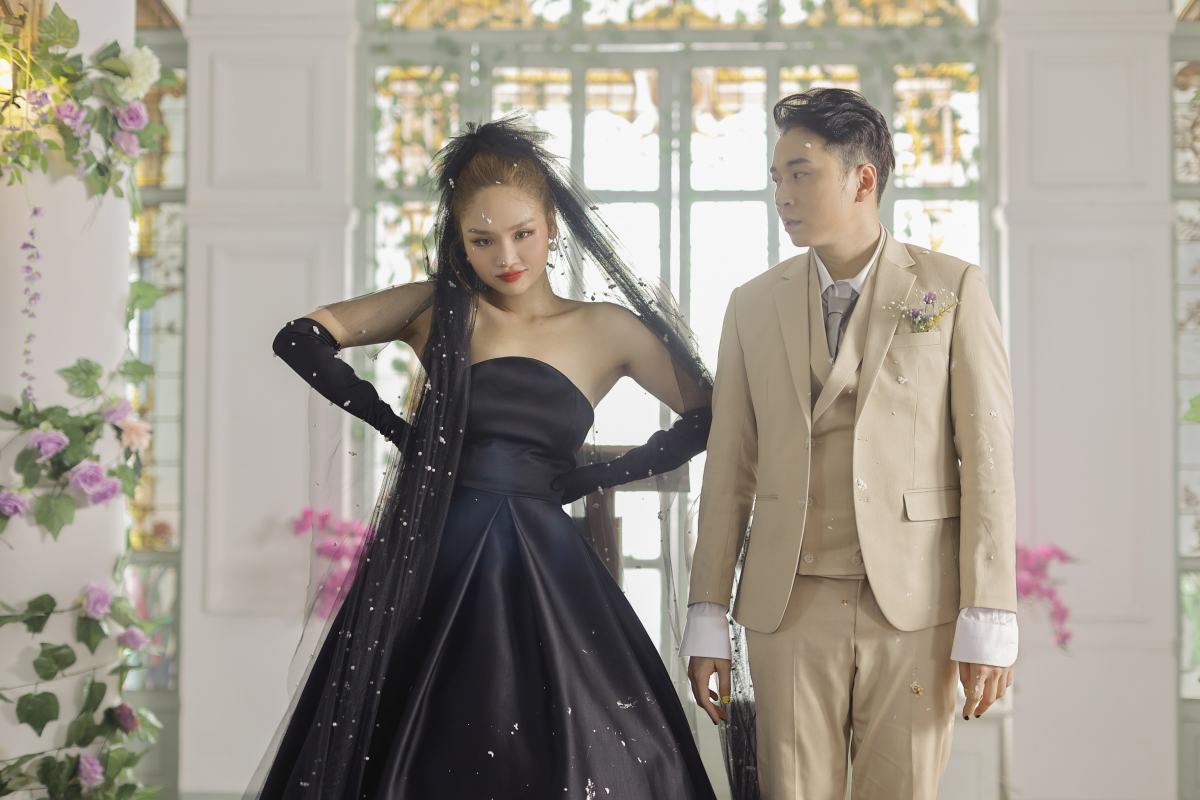 Miu Lê và Karik chiếm lĩnh Top 1 Trending Youtube Việt Nam với MV mới
