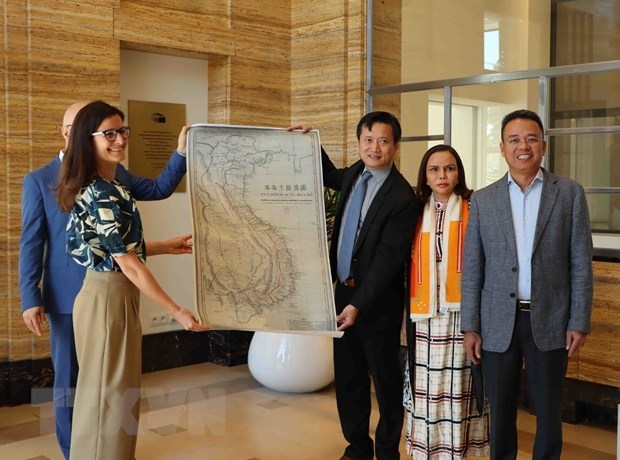 vietnam presents precious map to house of european history picture 1