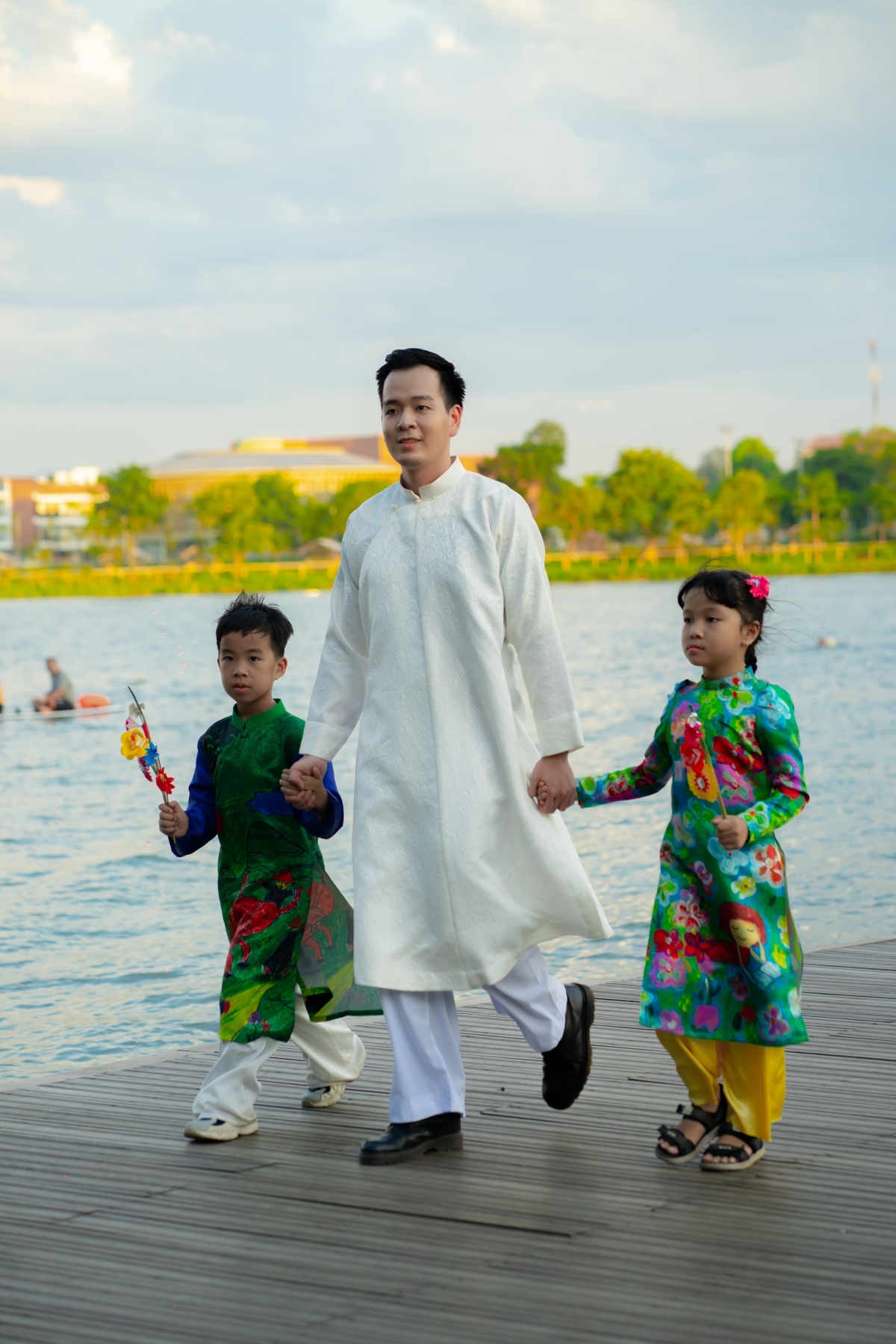 1,000 locals join ao dai fashion show in hue picture 12