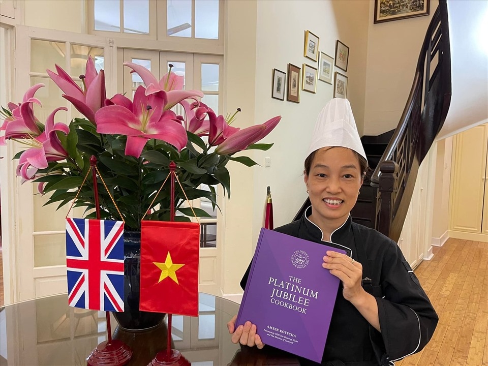 vietnam s bun cha featured in platinum jubilee cookbook picture 2