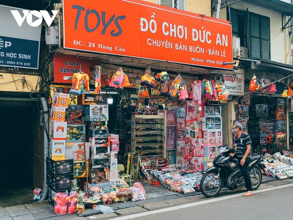 toy street in hanoi falls quiet on international children s day picture 6