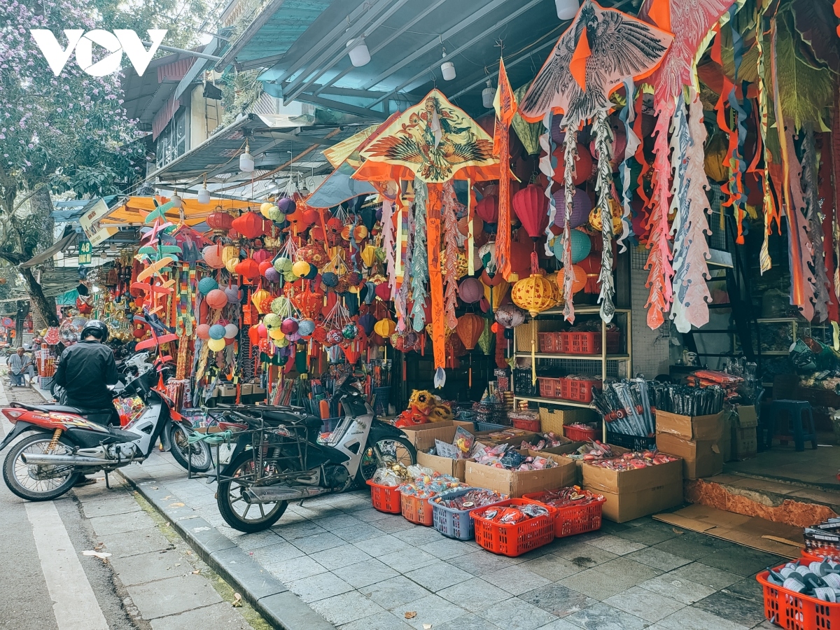 toy street in hanoi falls quiet on international children s day picture 8