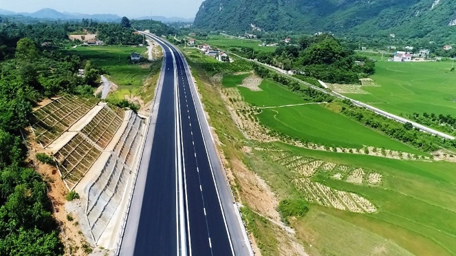 son la dieu chinh chu truong dau tu du an tuyen duong hoa binh - moc chau hinh anh 2