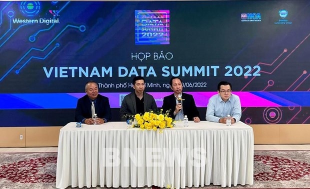 first vietnam data summit to take place this month picture 1