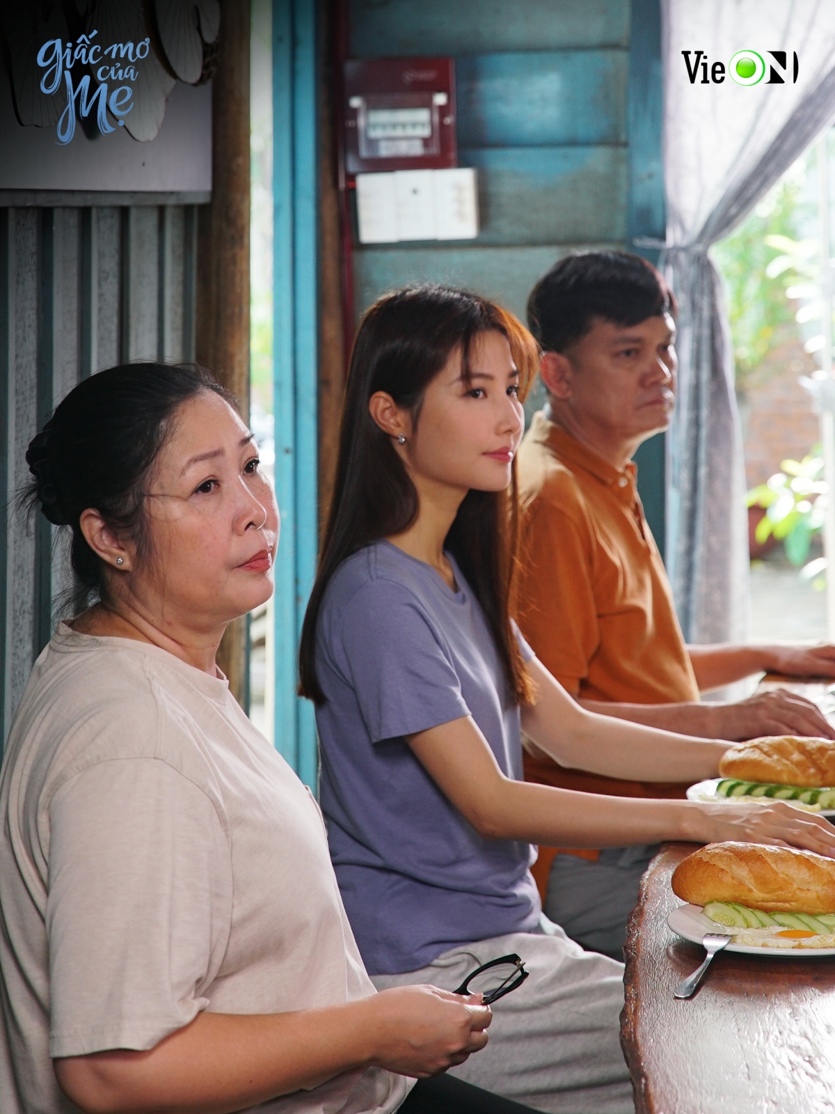 NSƯT Hữu Châu khóc hết nước mắt vì vai diễn, Diễm My nghẹn ngào chia sẻ về mẹ