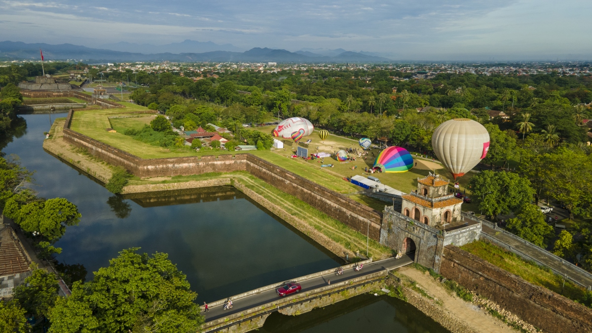 chiem nguong di san hue tu tren cao hinh anh 2