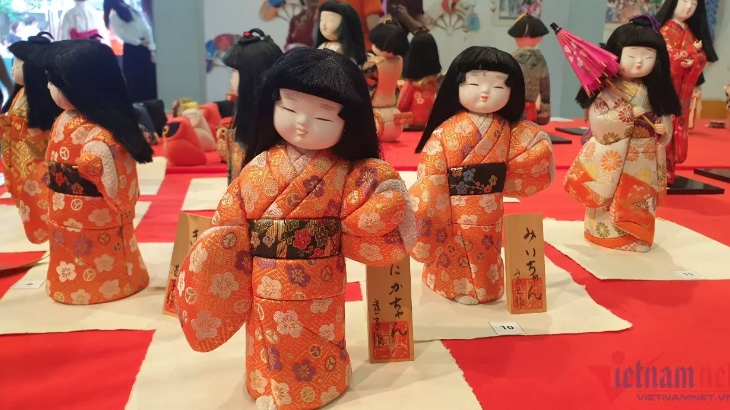 108 traditional japanese dolls on display in hanoi picture 1