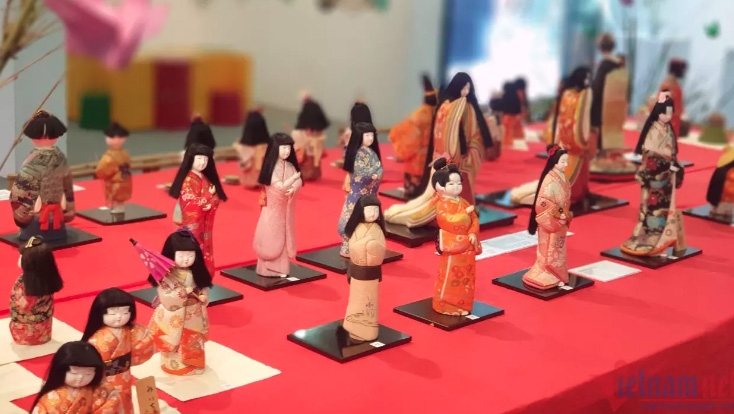 108 traditional japanese dolls on display in hanoi picture 2