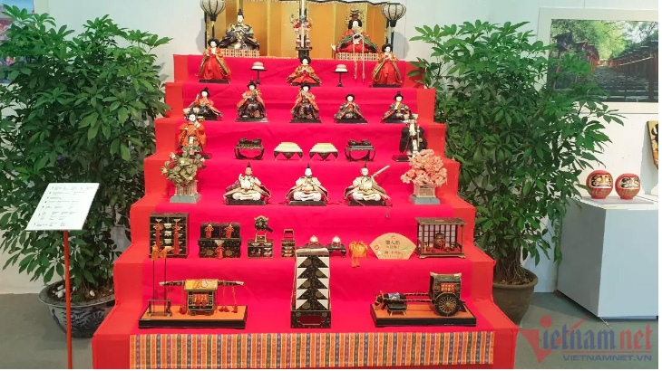 108 traditional japanese dolls on display in hanoi picture 3