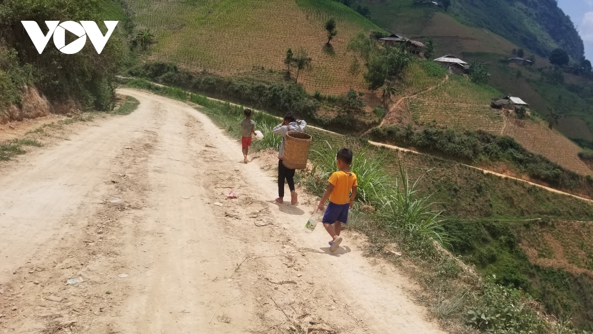 ethnic children enjoy summer time in northern mountainous region picture 5