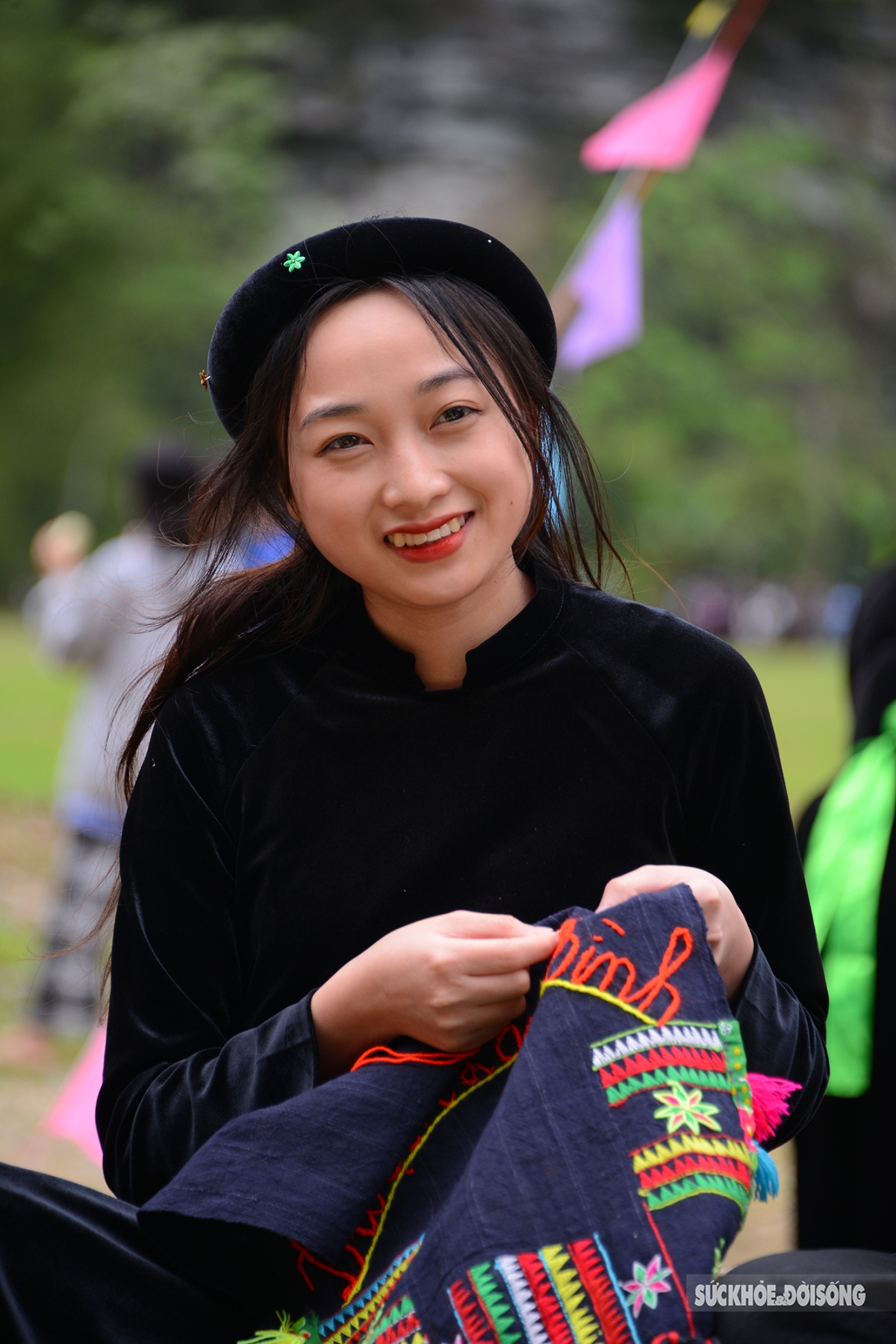 ethnic girls preserve brocade weaving in the highlands picture 5