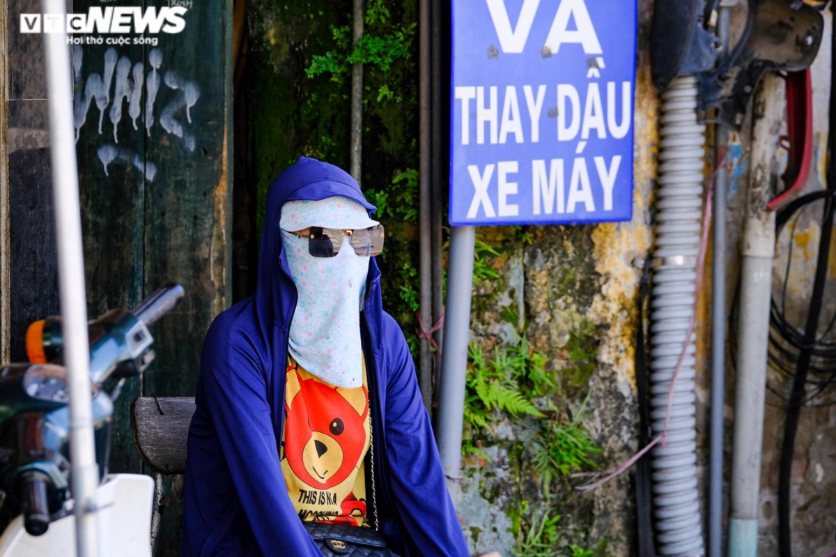 hanoians struggle to keep cool as heat wave hits capital picture 6 hanoians struggle to keep cool as heat wave hits capital picture 6