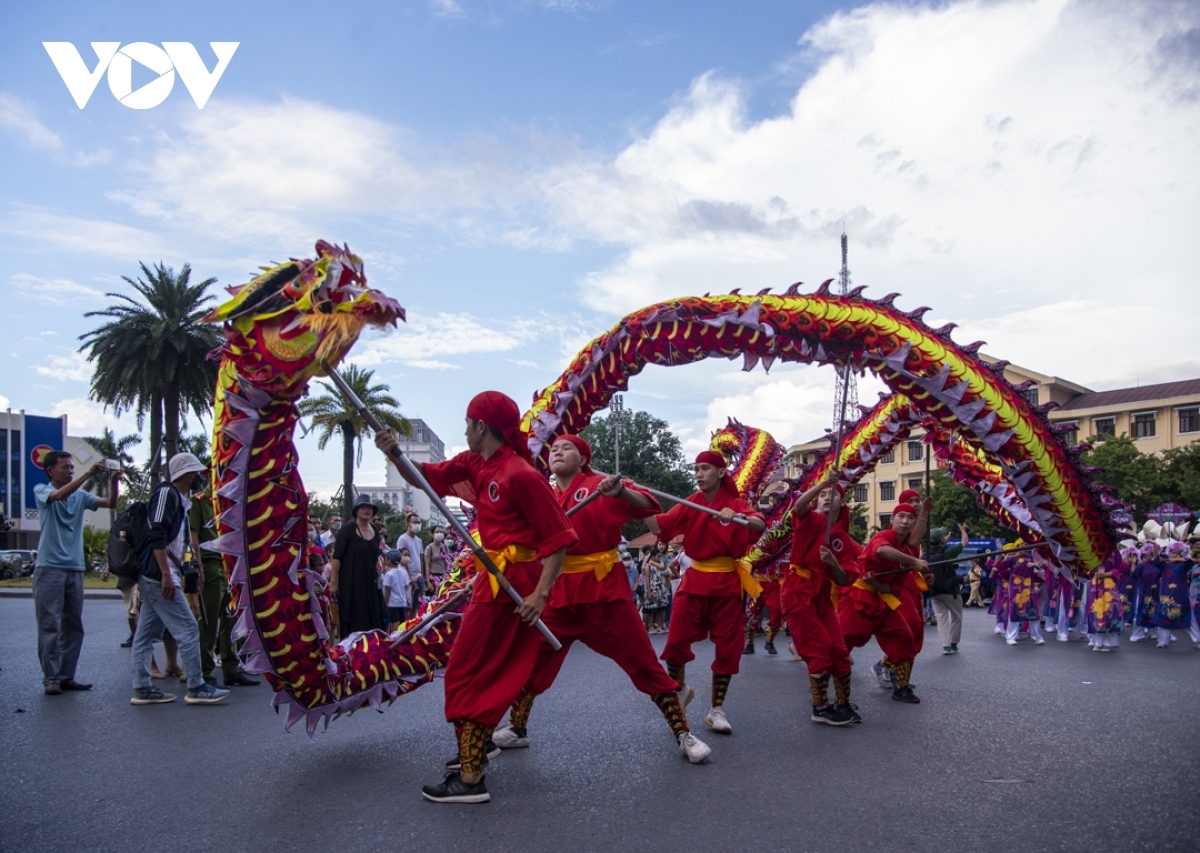 street festival excites crowds at hue festival 2022 picture 2 street festival excites crowds at hue festival 2022 picture 2
