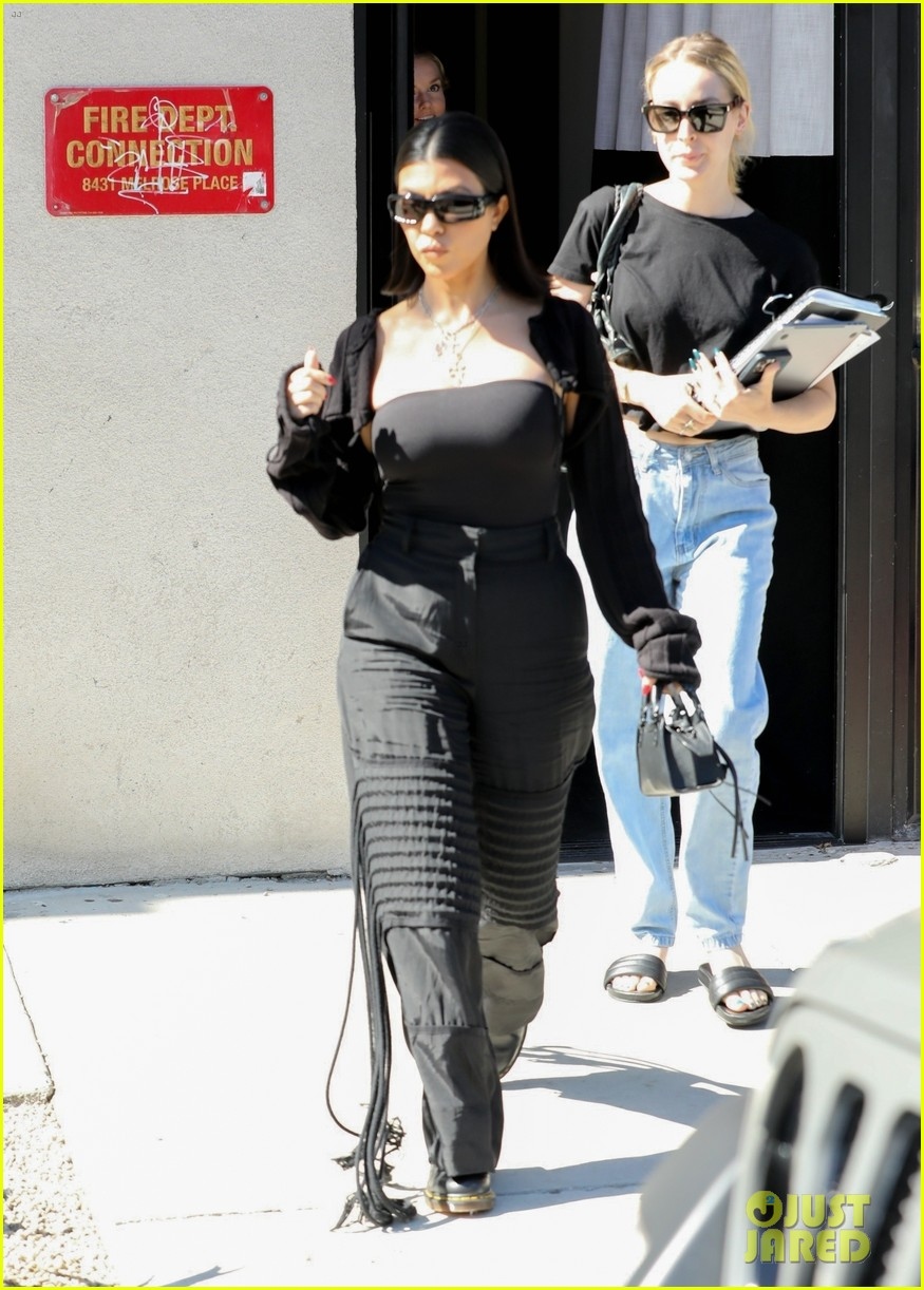 kourtney kardashian thanh lich ra pho sau buoi chup hinh hinh anh 1