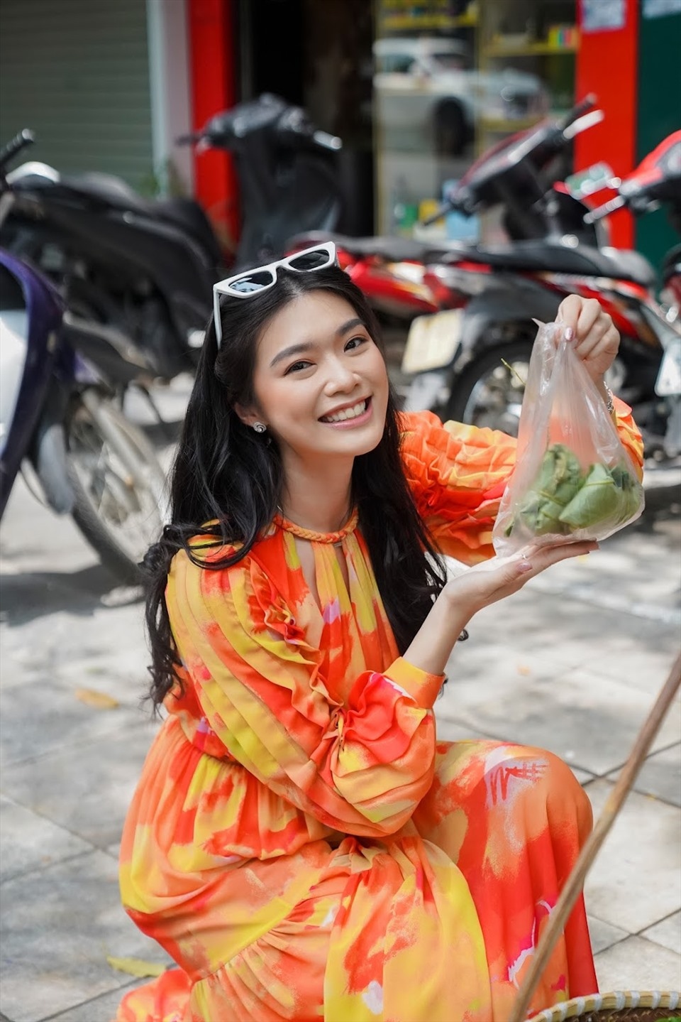 top 6 miss world 2021 excitedly discovers hanoi delicacies picture 3