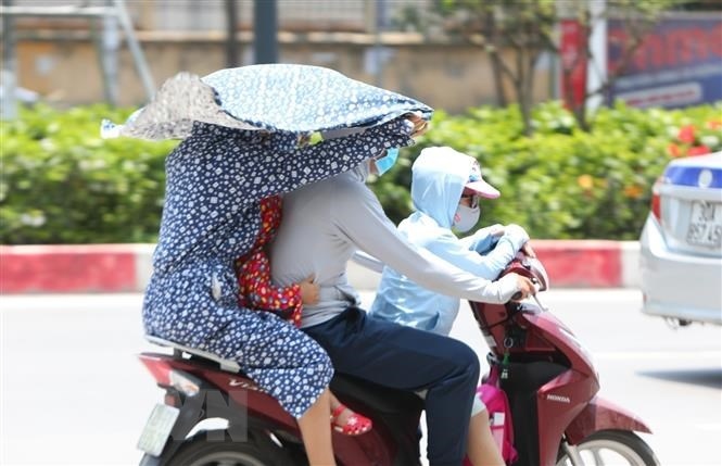 thoi tiet 13 6 bac bo ngay nang nong, chieu toi va dem co mua to hinh anh 1