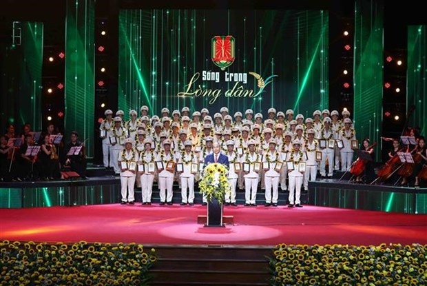 president nguyen xuan phuc praises communal public security force picture 1
