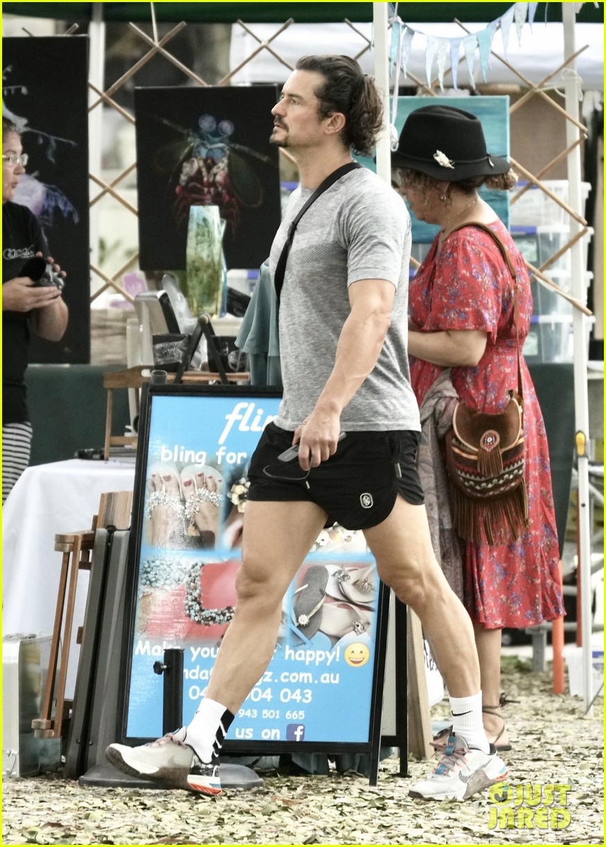 orlando bloom bi che gia nua khi di mua do tap hoa o australia hinh anh 6