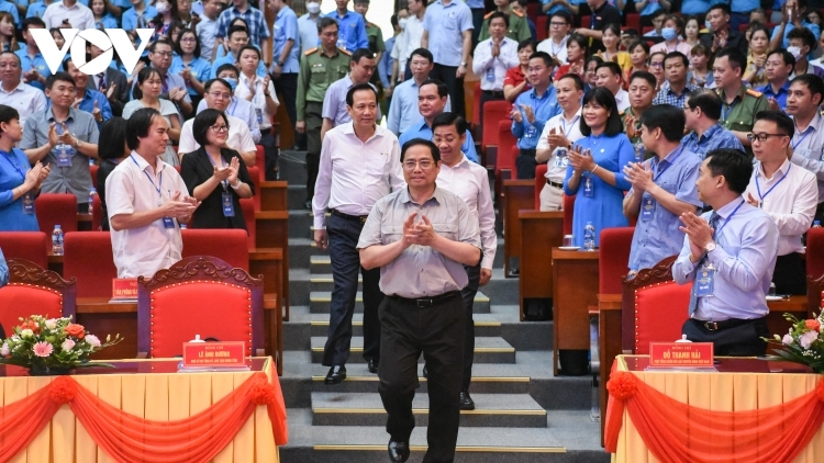 PM meets and addresses worker concerns