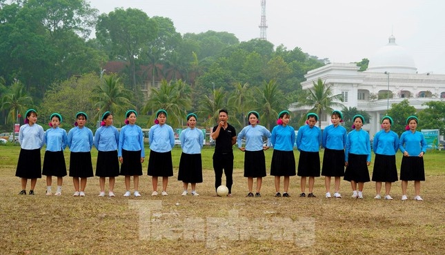 when ethnic women in traditional skirts play football in vietnam picture 1