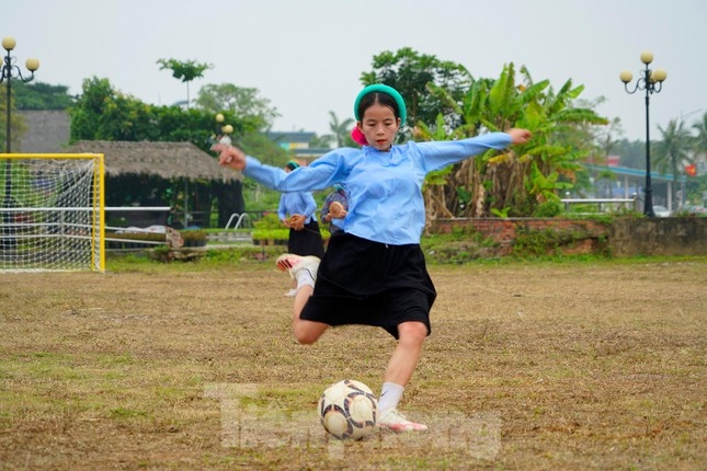 when ethnic women in traditional skirts play football in vietnam picture 10