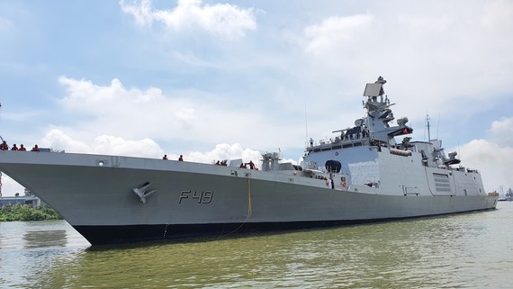 two indian navy ships visit ho chi minh city picture 1