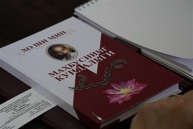 uzbek version of ho chi minh s prison diary published picture 1