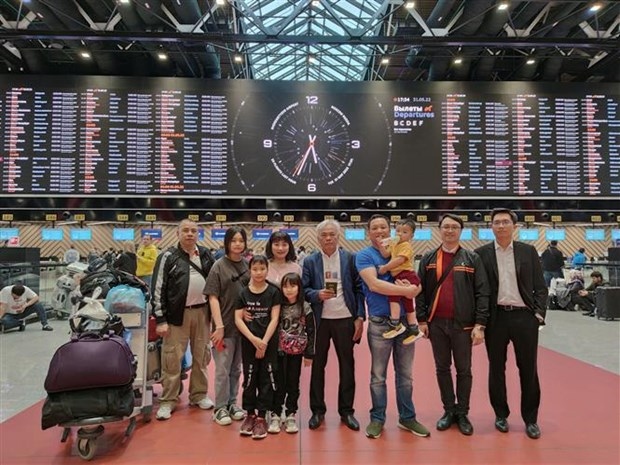 embassy in russia helps repatriate vietnamese evacuees from ukraine picture 1