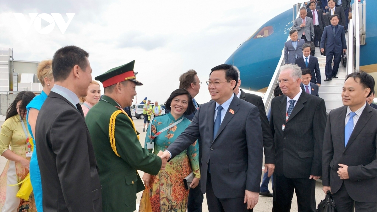 national assembly chairman arrives in budapest for hungary visit picture 1 national assembly chairman arrives in budapest for hungary visit picture 1
