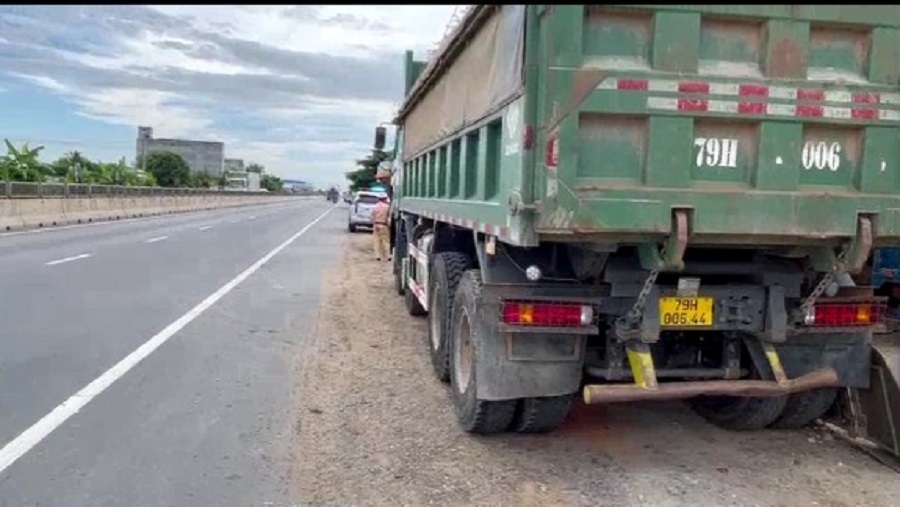 binh thuan xu phat hang tram truong hop coi noi thung xe hinh anh 1