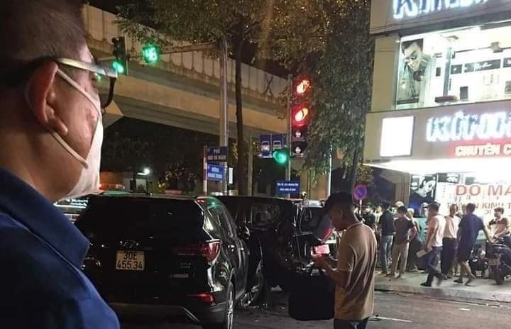 hiện trường vụ tai nạn liên hoàn ở hà Đông khiến 1 người tử vong hình ảnh 5 hien truong vu tai nan lien hoan o ha Dong khien 1 nguoi tu vong hinh anh 5