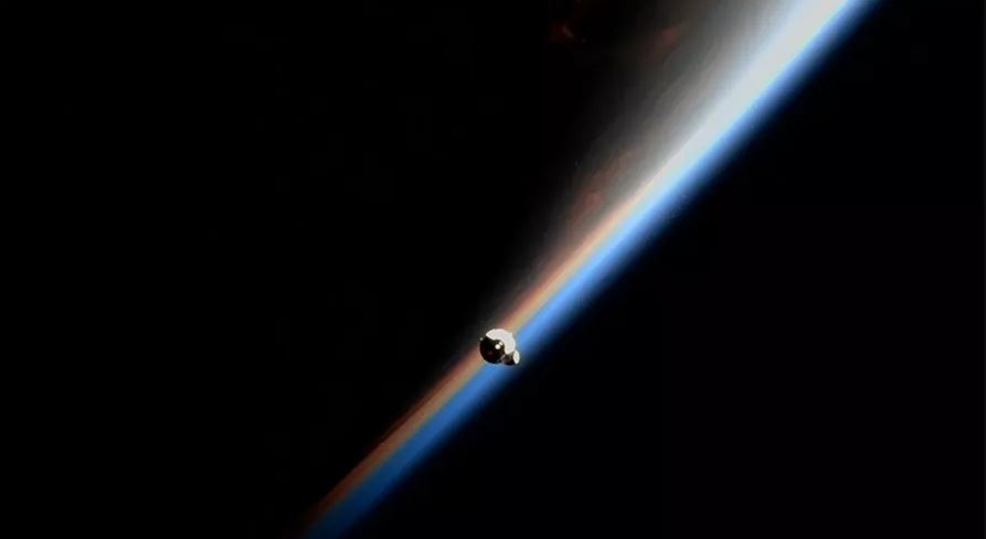 Tàu vũ trụ Dragon của SpaceX ghép nối thành công với Trạm vũ trụ ...
