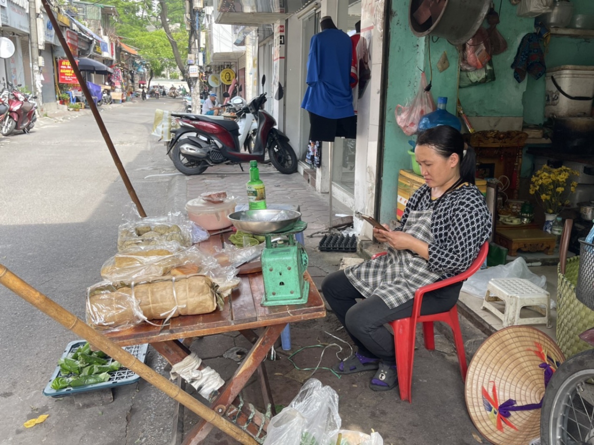 Người dân chật vật trong cơn “bão giá”