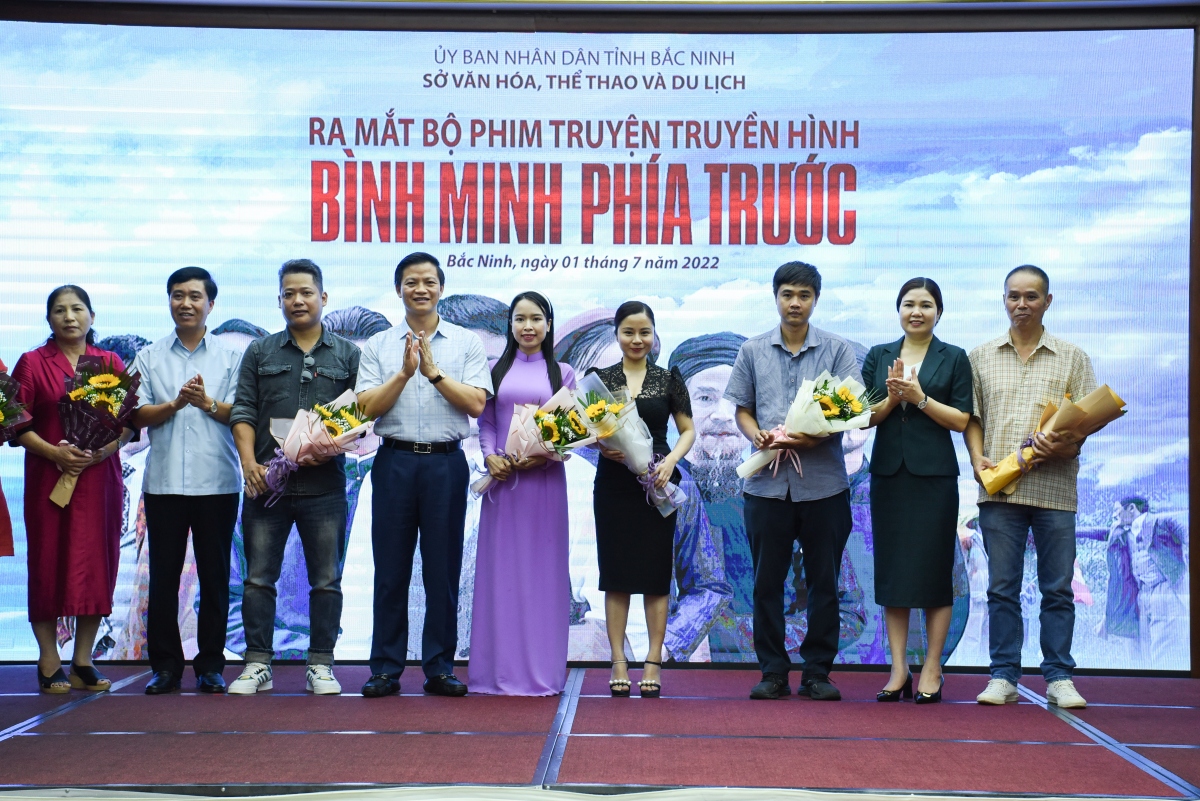 ra mat phim binh minh phia truoc tai hien tuoi tre tong bi thu nguyen van cu hinh anh 2