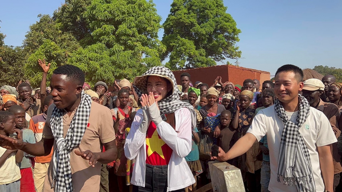 thuy tien helps build clean water wells for locals in angola picture 2