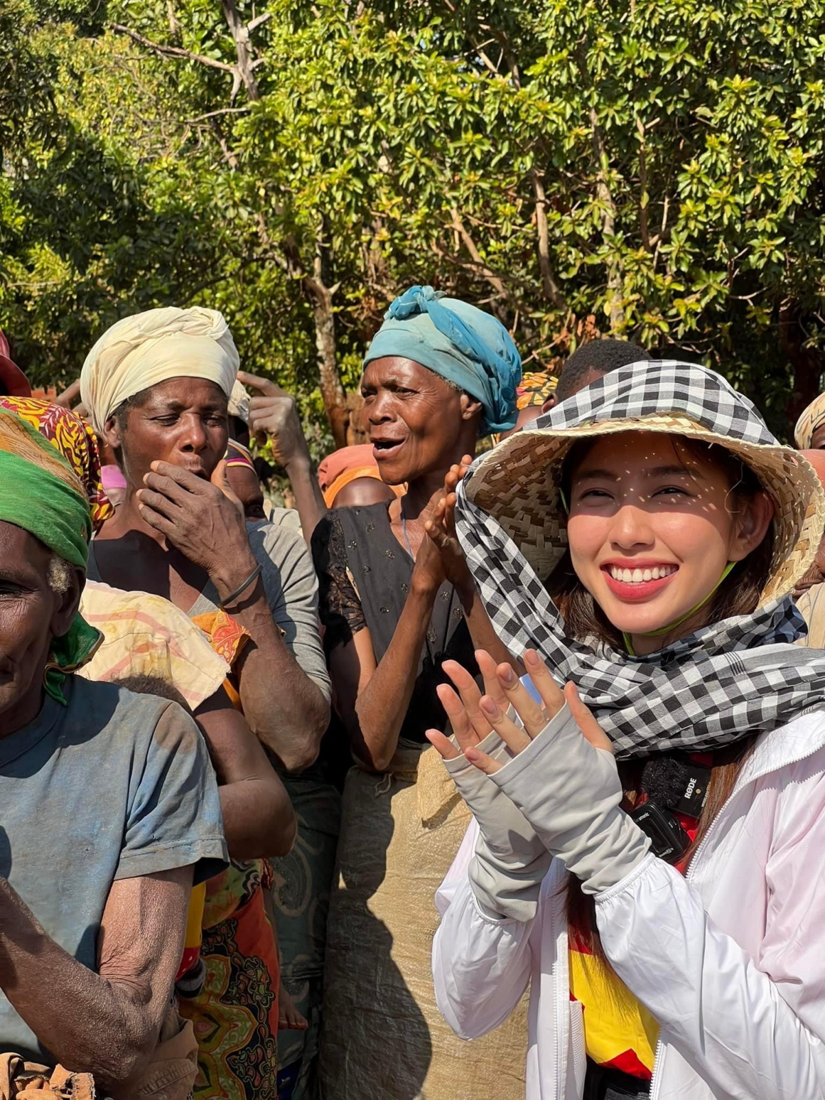 thuy tien helps build clean water wells for locals in angola picture 8