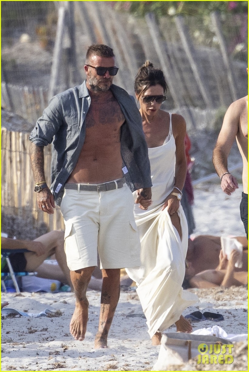 khoanh khac david beckham khoe body vam vo be vo ra khoi thuyen don tim fans hinh anh 5
