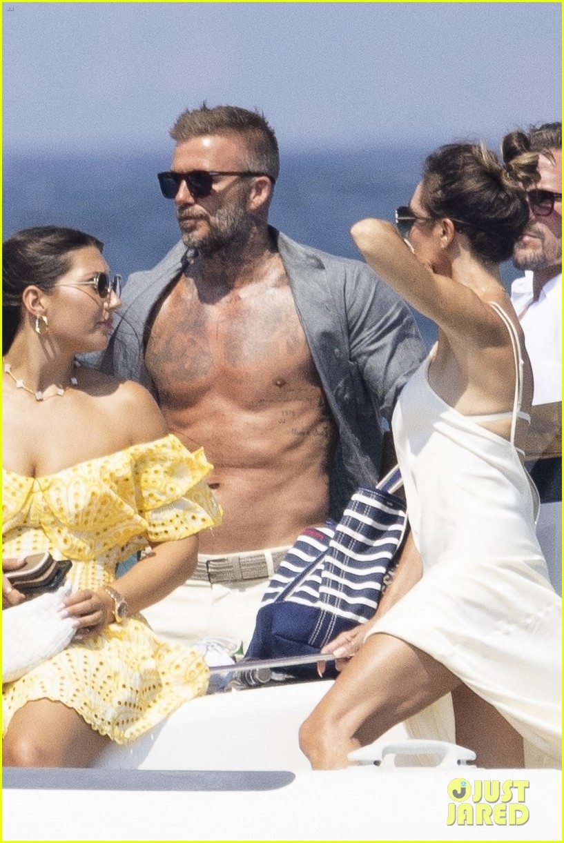 khoanh khac david beckham khoe body vam vo be vo ra khoi thuyen don tim fans hinh anh 7