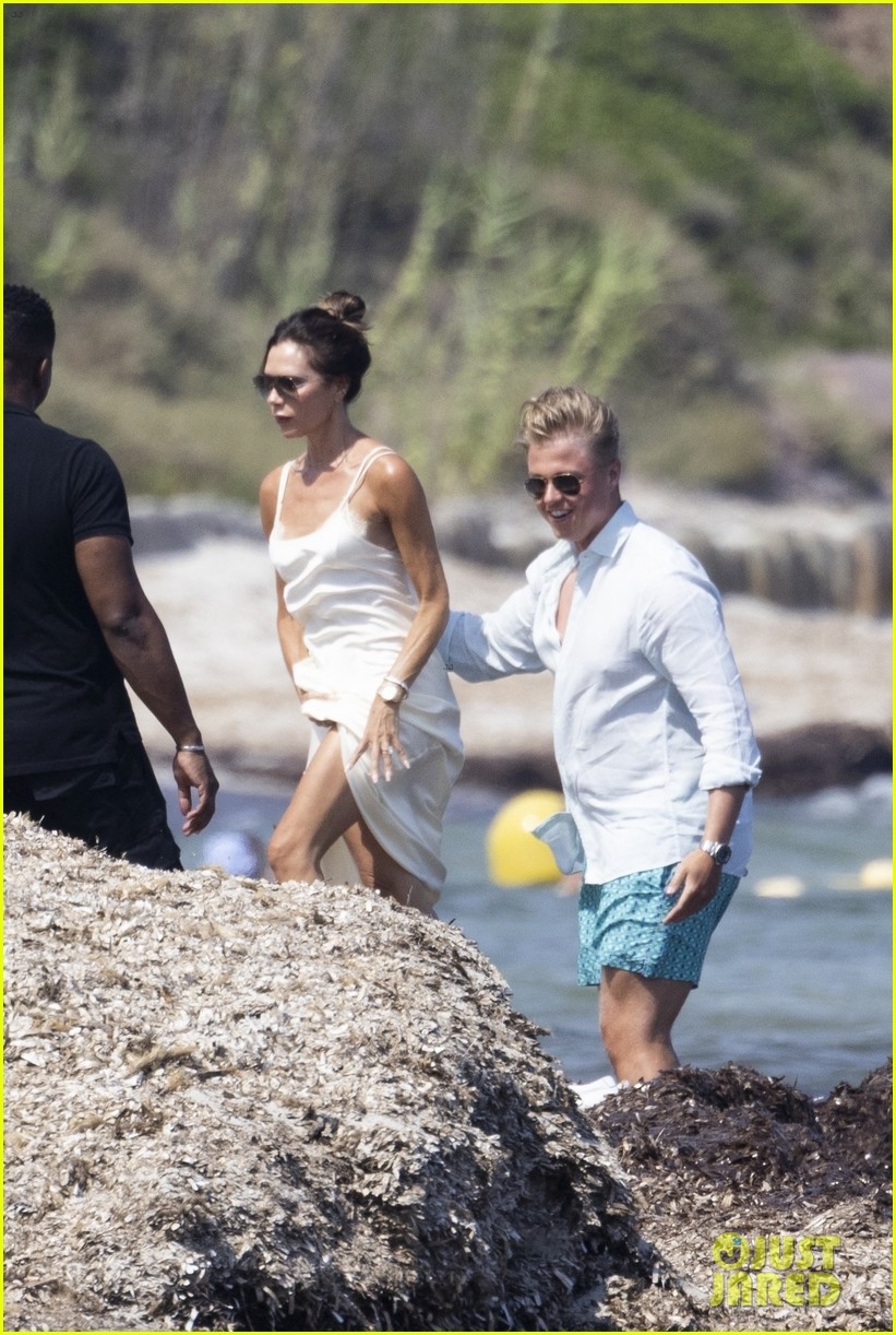khoanh khac david beckham khoe body vam vo be vo ra khoi thuyen don tim fans hinh anh 8
