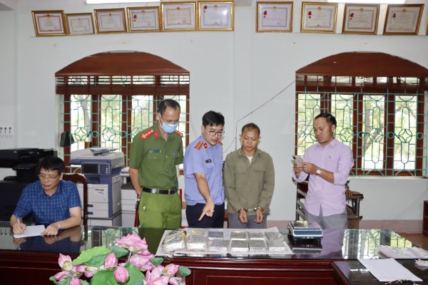 5 đối tượng buôn bán 25 bánh heroin và 42.000 viên ma túy sa lưới pháp luật