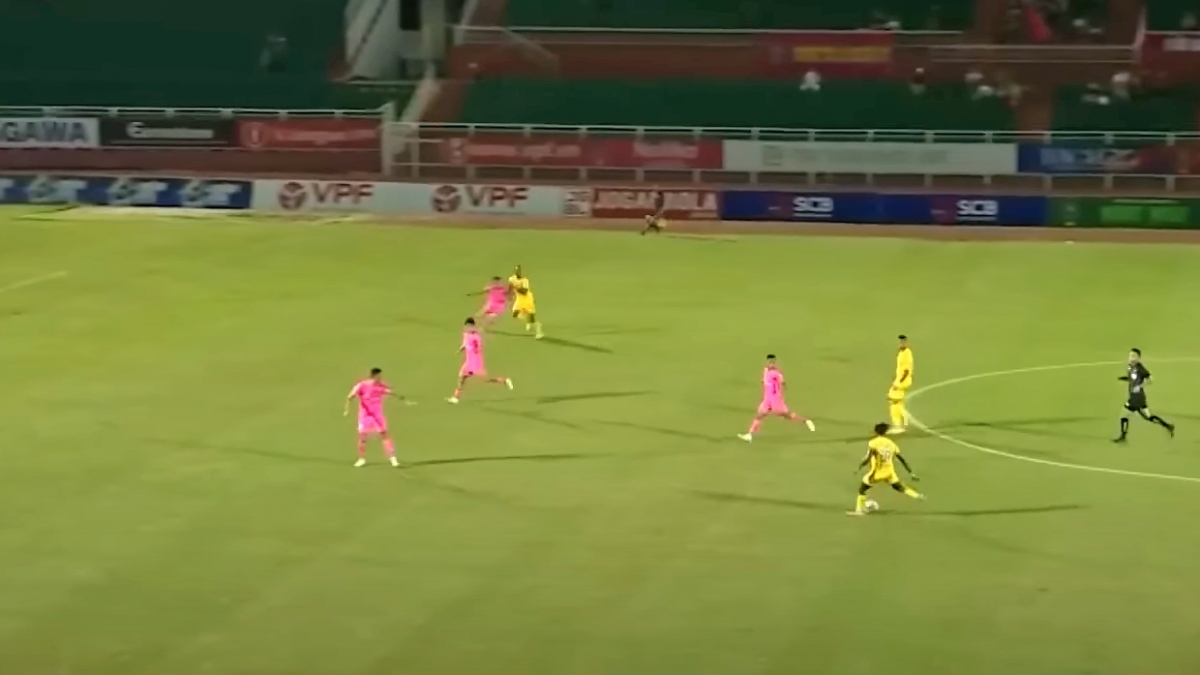 trong tai thoi viet vi tuong tuong o tran sai gon fc 2-2 nam Dinh hinh anh 2