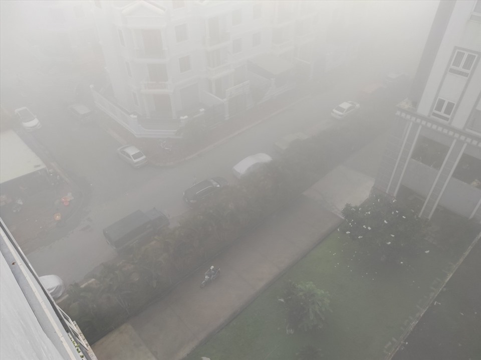 hcm city residents wake to a city blanketed in thick fog picture 3